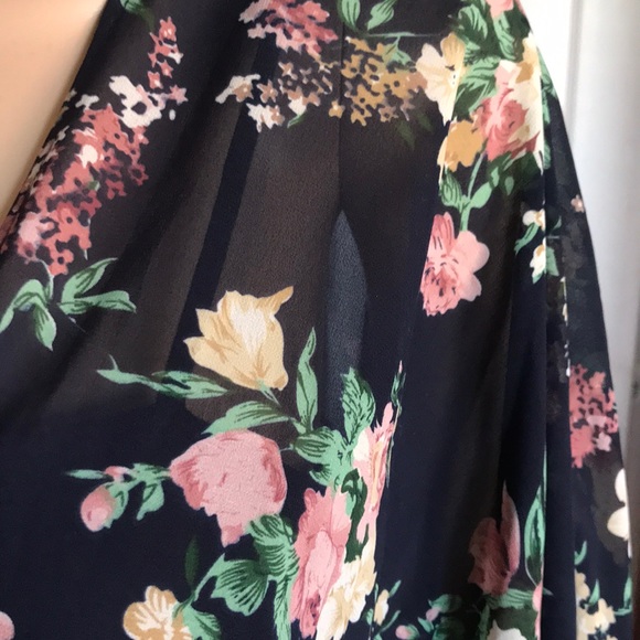 Cute flower kimono 🌺 - Picture 3 of 3